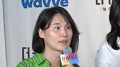 The Community 2 turns survival into a deal on Wavve