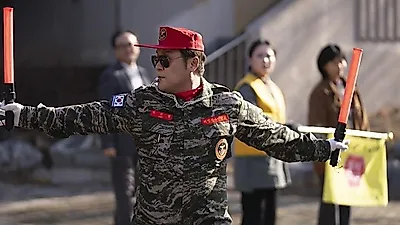 ユン・ギョンホ、SBSドラマ「金部長」でフライパンアクションから突然の降伏まで