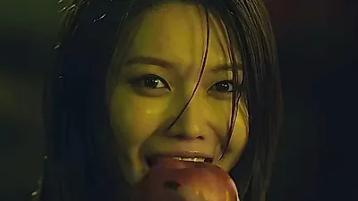 Choi Sooyoung turns cruise villain beside role model Uhm Jeong-hwa