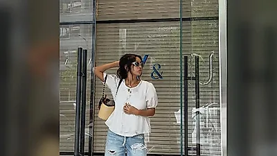 ファン・シネ、白ブラウスで街角に映える…菜園荒らしの追跡劇も