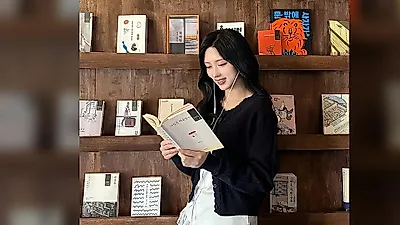 아이브 가을, 책으로 건넨 말 “힘든 시간에 머물지 마세요”