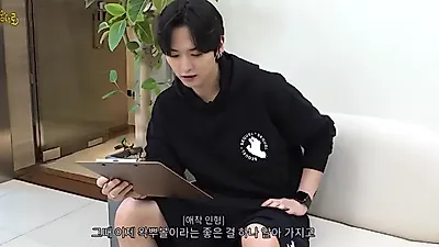 Lee Know gets a Korean medicine tune-up before Stray Kids' concert