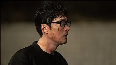 시청률 22% 돌파한 소지섭의 '김부장' vs 5% 넘어선 지성의 '아파트', 77년생 라이벌의 격돌