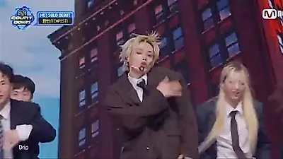 템페스트 한빈, '엠카운트다운'서 솔로 데뷔 무대 선보여
