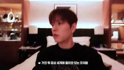 SEUNGMIN de Stray Kids conversa con YUNAH en Londres: "Pregúntale el secreto para una carrera larga"