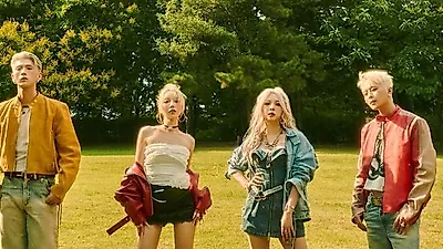 데님으로 맞춘 청량한 유대감, KARD가 전하는 'NOW HERE'의 메시지