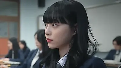 배우 송예빈, 강렬한 레드 톤 화보 공개…걸그룹 센터에서 지상파 주연까지