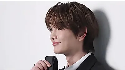 후드티부터 수트까지, 온유의 반전 스타일링 담긴 비하인드 영상 공개