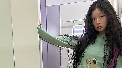 헐렁한 축구 저지까지…코르티스 'GREENGREEN'이 입은 자유로움