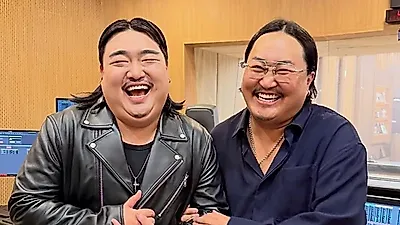 ジョ・ジェズの隣で目も合わせられず…ペジェズのキム・ギュウォンが本人とそっくり対面